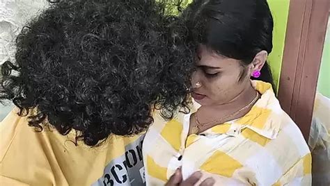 Vaishnavy Saree Removal And Bra Show With Boobs Kiss And Press By Sharun Raj Mallu Hot Couple