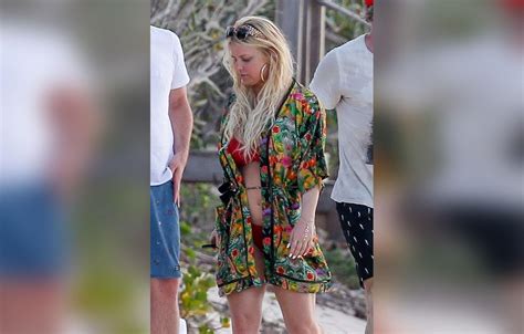 Bahamas Getaway Jessica Simpson Wears Red Bikini With Eric Johnson