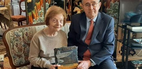 Parece Una Joda Premiaron A Mar A Estela Mart Nez De Per N Por Su