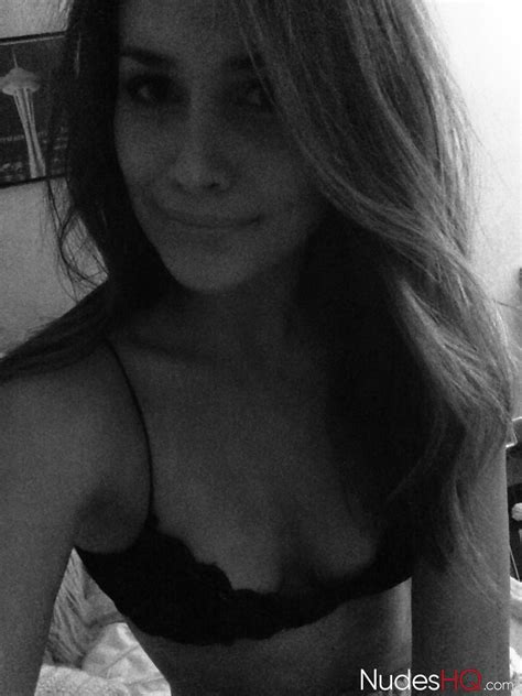 Sexy Posing Amateur Hottie 18750 20 Porn Pic