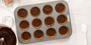 how much batter to put in cupcake liners