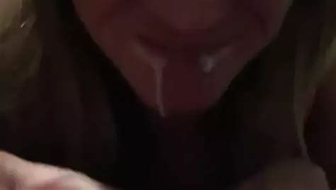 Franz Sische Milf Bl St Und Spuckt Das Sperma Xhamster