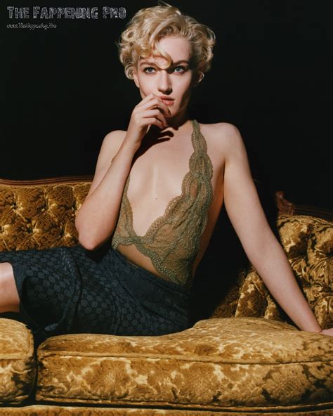 Julia Garner Sexy In Lingerie And Barefoot Photos The Fappening