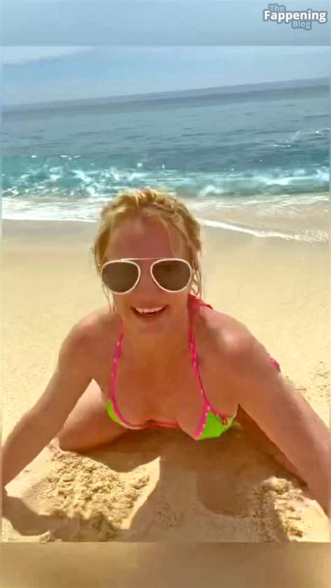 Britney Spears Flaunts Her Sexy Bikini Body 11 Pics Video TheFappening