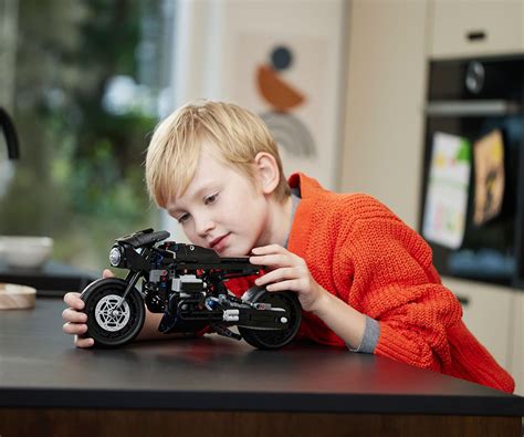 Игрален комплект конструктор ЛЕГО Technic 42155 - Батман - Батмотор ...