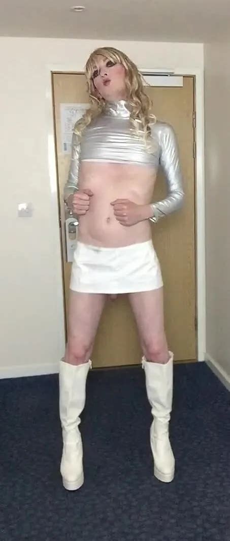 Sissy Sandra Poses In Silver Nude Pics Xhamster