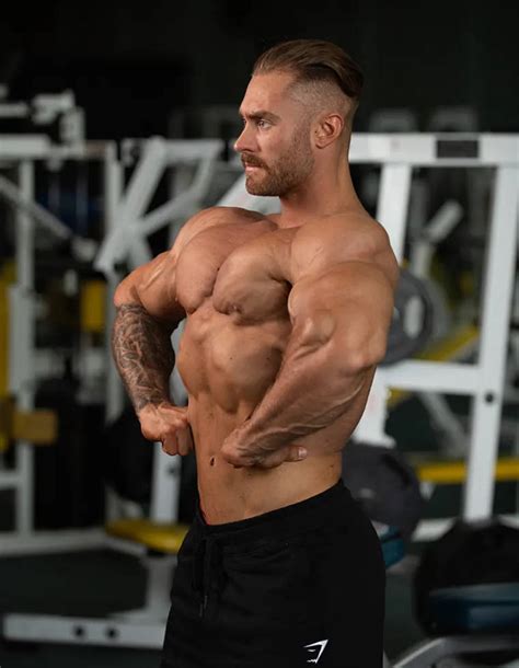 100 Chris Bumstead Wallpapers