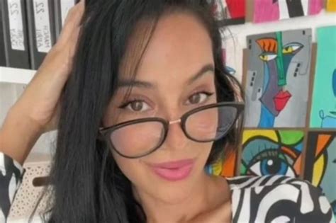 I M A Hot Teacher I Wear Sexy Outfits And Like To Hook Up With Students Dads Daily Star