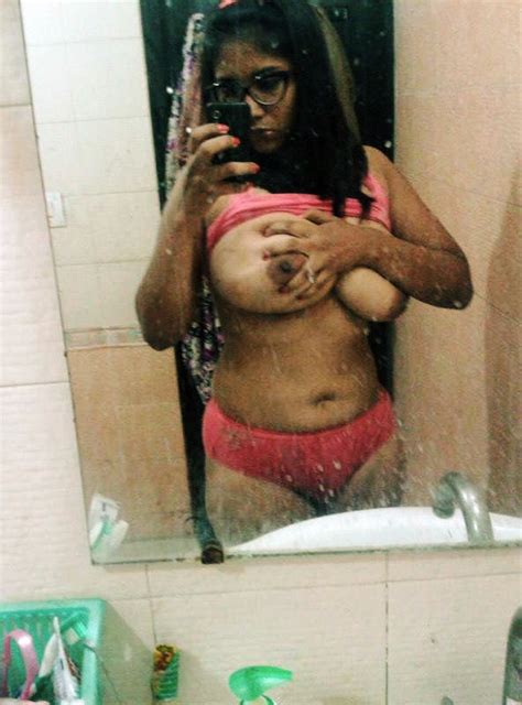 Booby Desi Girl Showing Her Big Tits Indian Porn Pictures Desi Xxx Photos