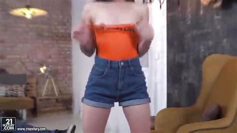 Peque A Colombiana Manejando Dos Pollas Gordas Porn