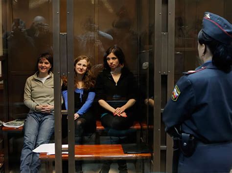 Cómo piensan las Pussy Riot y su idea de la desobediencia civil en un libro sobre su