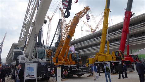 La Grúa Móvil Liebherr Ltm 1650 81 Ofrece Una Carga Máxima En 8 Ejes