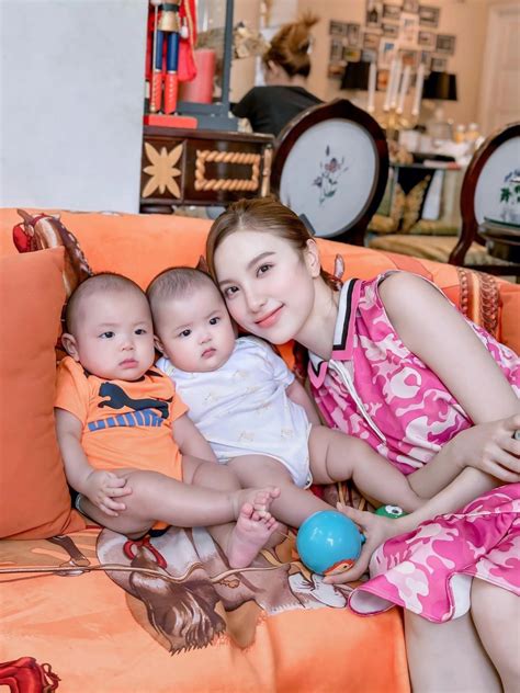 Nhan sắc hot girl đời đầu Hạnh Sino tại Chị đẹp đạp gió