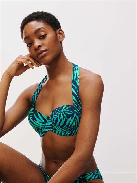 Hot Sexy Thiba Sharaf Bikini Pics