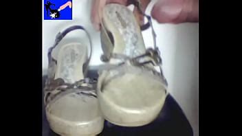 Cum Sobre Tacones Cum En La Sandalia Del Amigo De Mi Esposa XVIDEOS