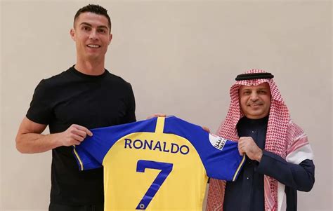 Arabie Saoudite Cristiano Ronaldo Signe Officiellement Avec Le Club D