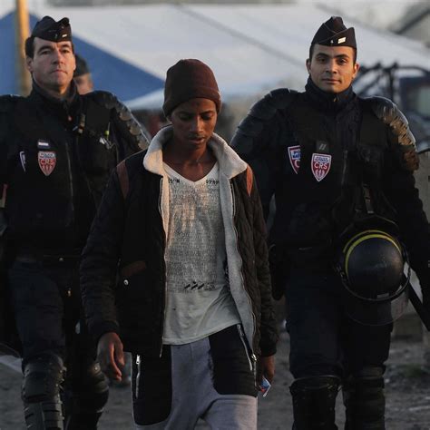 Calais Le Défenseur Des Droits Dénonce Une Traque Aux Migrants