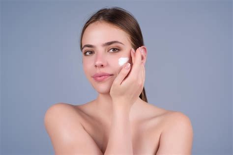 Premium Photo Closeup Young Woman Applying Cream To Face Skincare And