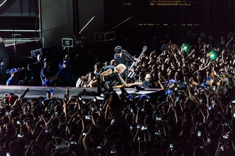 green day agradece  sus fans de chile  manda aviso  peru