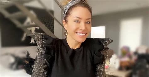 Adabel Guerrero le hizo frente al frío en una micro bikini negra