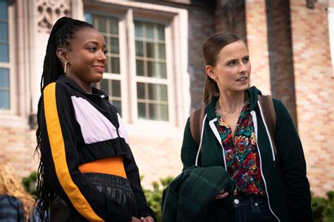 Descubre El Vestuario De La S2 De The Sex Lives Of College Girls