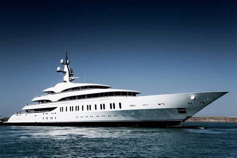 Benetti Debuts New “Giga” Yacht