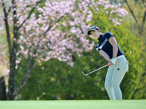 19歳の川﨑春花が逆転劇で初優勝。「ゴルフもメンタルも苦しかった」時期を乗り越え「自分でもビックリ」 Web Sportiva スポルティーバ