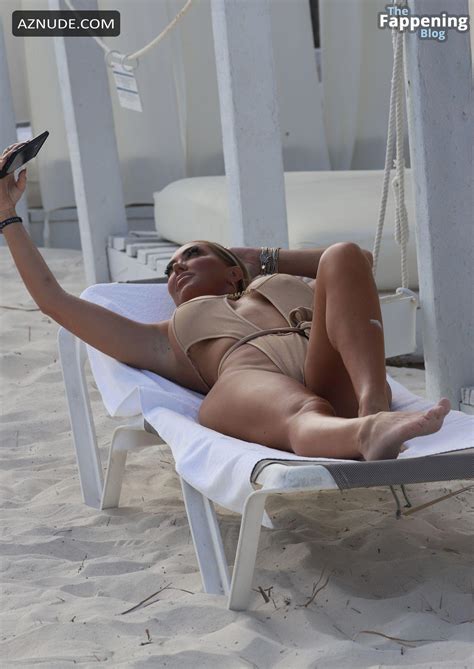 Aisleyne Horgan Wallace Sexy Spotted Showing Off Her Seductive Body Wearing A Sizzling Bikini At