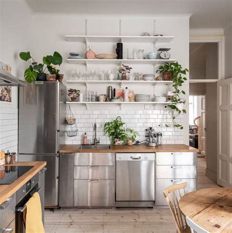 Открытые полки на кухне: 20 примеров