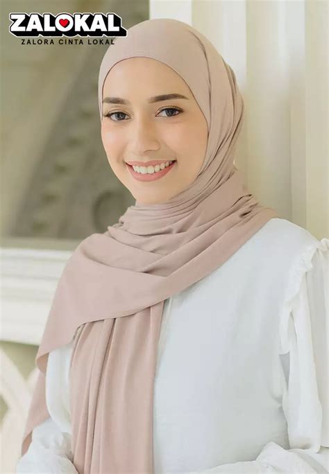 Jual Lozy Hijab Tana Shawl Nude Cream Original Zalora Indonesia