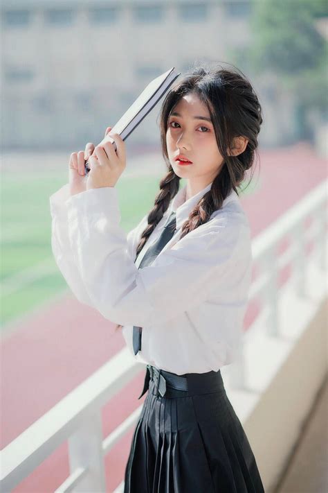 Bị dân tình nghi ngờ là nữ chính trong clip nhạy cảm hot girl phỏng vấn dạo lên tiếng