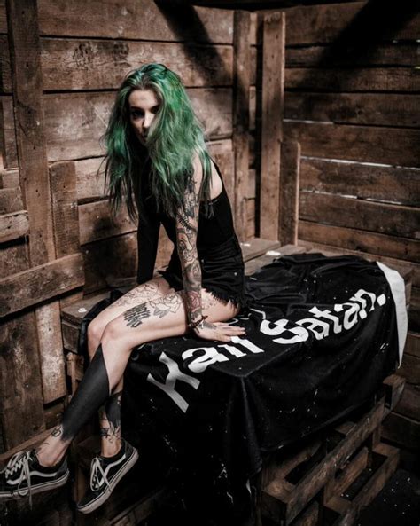 ručník osuška HOLY BLVK EAT PUSSY XXL HB025 Metalshop cz