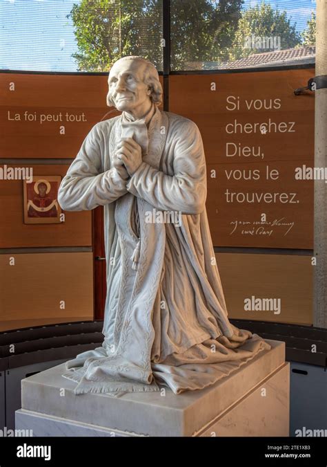 Ars France Octobre Statue De Saint Jean Marie Vianney