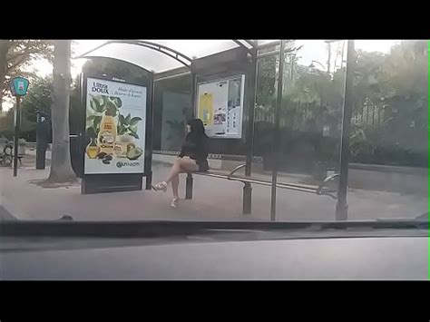 Perra En Una Parada De Bus XVIDEOS