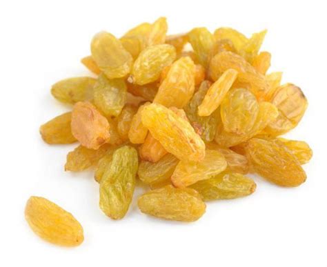 Сушеный виноград: полезные свойства, вред, калорийность и особенности