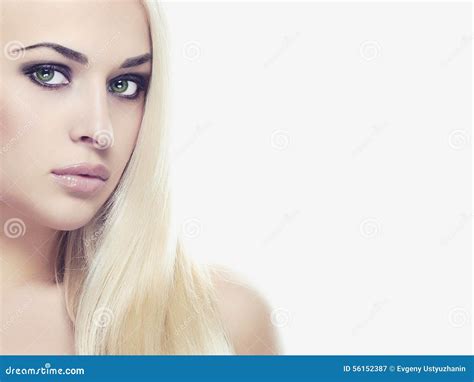 Jeune Femme Blonde Belle Fille Portrait En Gros Plan De Mode Image Stock Image Du Nettoyage
