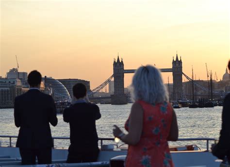 London River Thames Evening Cruise with Bubbly and Canapés No