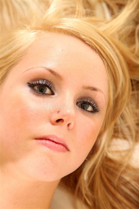 Belle Fille Blonde Photo Stock Image Du Normal Cheveu