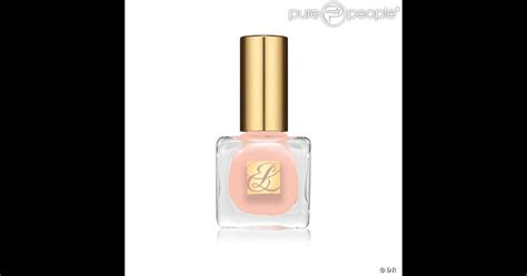 Pour votre mariage Adoptez un vernis nude classique mais efficace Vernis à ongles Pure Color