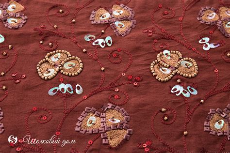 Бордовая вискоза ручной работы с вышивкой пайетками и бусинами ...