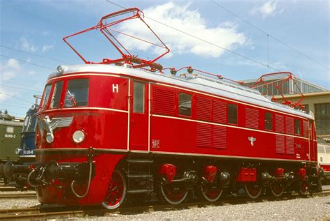 BR E19 in weinrot ohne 'Pleitegeier' um 1950 ? - Stummis Modellbahnforum
