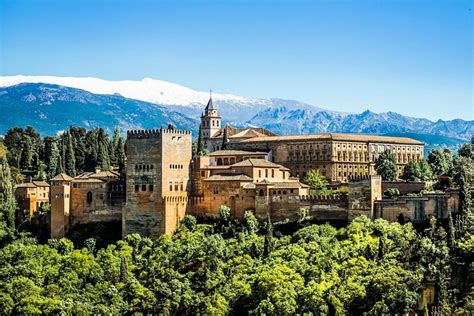 Day trip to the Alhambra from Seville | Compare Price 2022