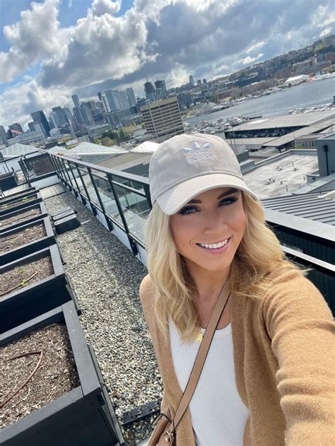 Hannah Knowles Joins Komo News Qzvx Broadcast History Current