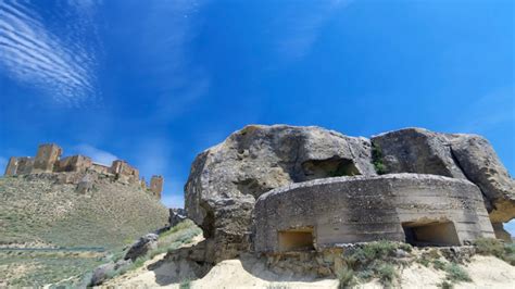 Un castillo medieval y un búnker de la Guerra Civil así es uno de los