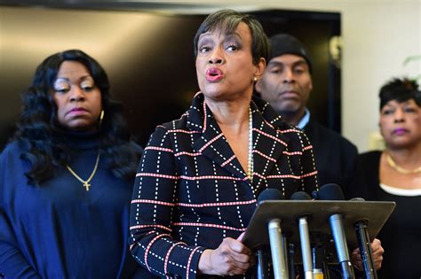 Philando Castile’s family reacts to charges: ‘We want peace’ – Twin Cities