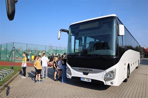 Umowa Na Nowy Autobus Do Przewozu Dzieci Szkolnych Gmina Rawina