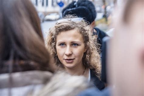 Суд оставил участницу Pussy Riot Марию Алехину под домашним арестом МК