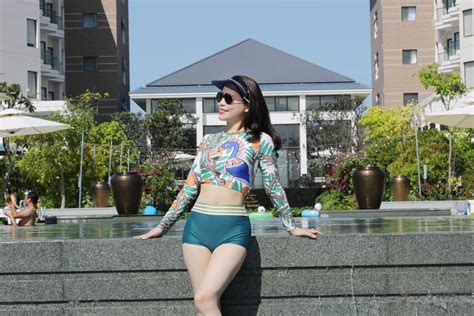 B N G I K M G N Tu I Khoe Lo T Nh Bikini Do Ch Nh Ns T Ch Trung Ch P