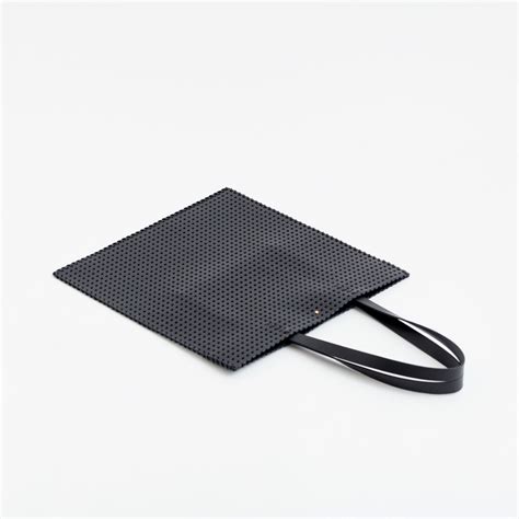 KAGO FLAT BAG L NUDE BLACK I Ro Se