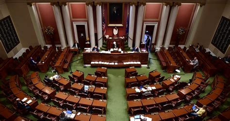 Minnesota Legislature scrambles, Zooms and sputters in lackluster end of session – Twin Cities